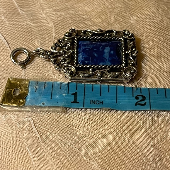 Chunky silver colored pendant w/blue marbled stone middle on 1 side & cross back - Picture 5 of 5